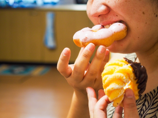 普段の食生活で砂糖の摂り過ぎにならないよう心がけましょう